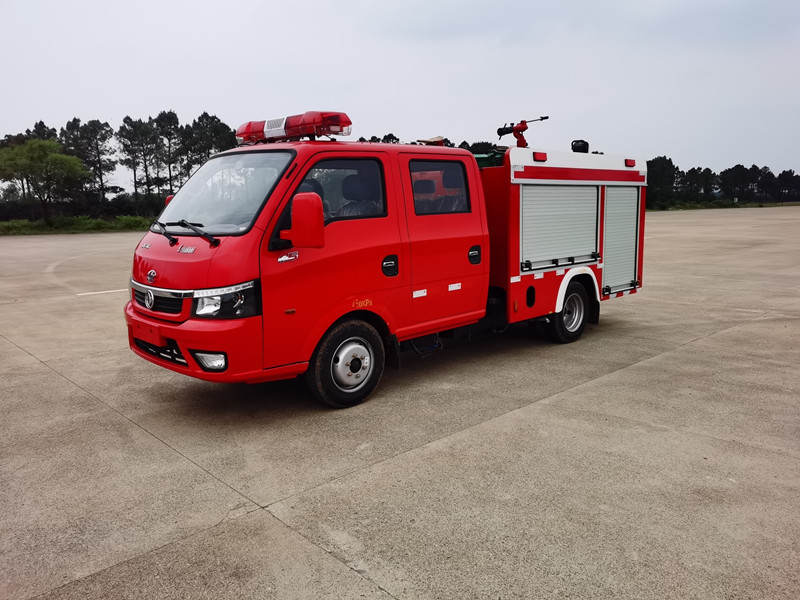 东风途逸蓝牌2吨水罐消防车